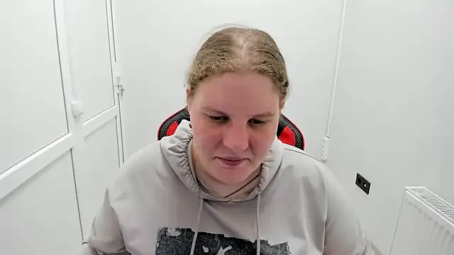Snapshot of Bella_shyy_ chatting on 06-25-26, 12:53 Bella shyy online show from 06-25-26, 12:53