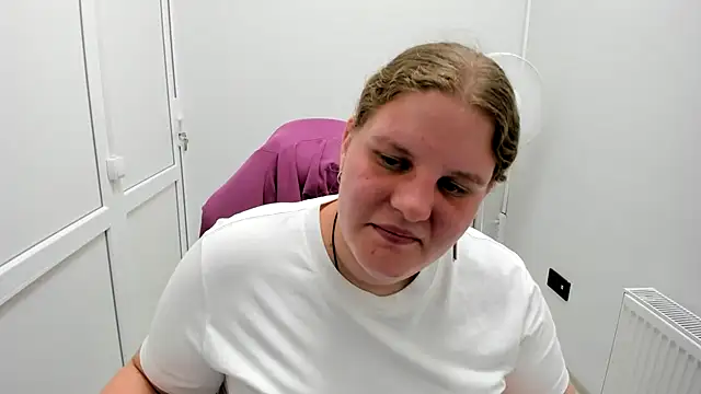 Snapshot of Bella_shyy_ chatting on 07-06-26, 03:03 Bella shyy online show from 07-06-26, 03:03