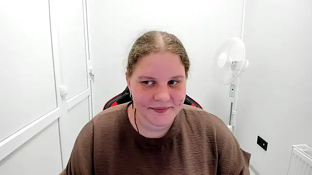 Snapshot of Bella_shyy_ chatting on 07-12-26, 02:19 Bella shyy online show from 07-12-26, 02:19