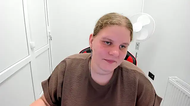 Snapshot of Bella_shyy_ chatting on 07-16-26, 02:34 Bella shyy online show from 07-16-26, 02:34