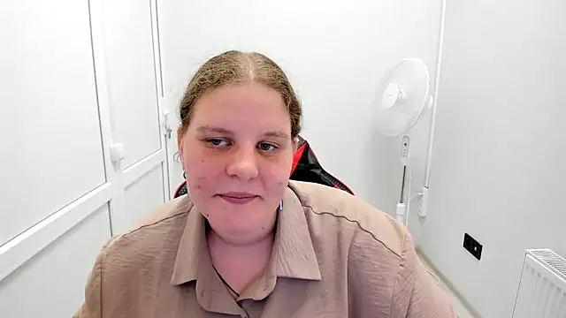 Snapshot of Bella_shyy_ chatting on 07-19-26, 01:37 Bella shyy online show from 07-19-26, 01:37