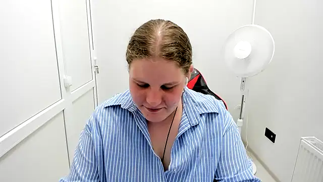 Snapshot of Bella_shyy_ chatting on 07-22-26, 02:42 Bella shyy online show from 07-22-26, 02:42