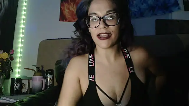 MamaBee88 online show from 05-31-26, 10:00