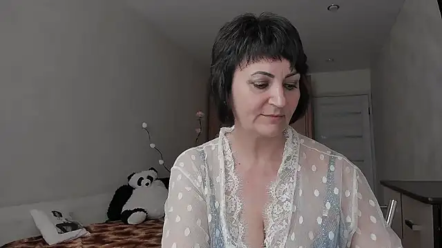Snapshot of Helen_Beller chatting on 05-22-26, 12:44 Helen Beller online show from 05-22-26, 12:44