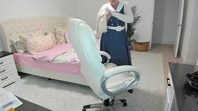 Vika73 online show from 07-17-26, 11:50