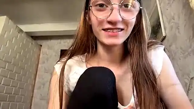 Snapshot of SparkleJebb chatting on 07-16-26, 04:02 SparkleJebb online show from 07-16-26, 04:02