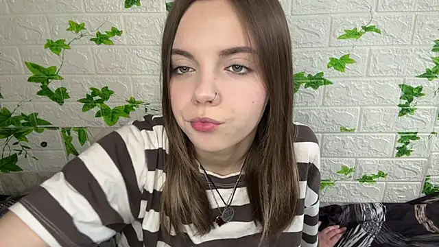 Snapshot of LisaPorse chatting on 06-05-26, 02:12 LisaPorse online show from 06-05-26, 02:12