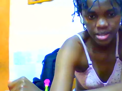 Snapshot of Cutie_kitie chatting on 05-31-26, 12:34 Cutie kitie online show from 05-31-26, 12:34
