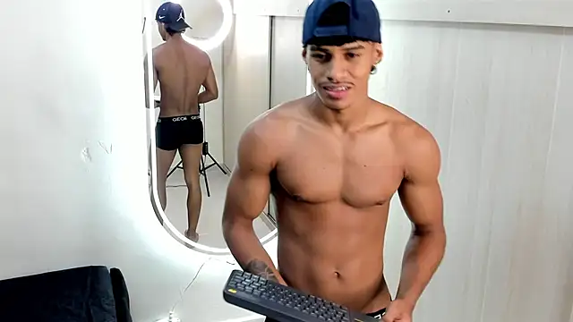 Snapshot of Joao_da_silva19 chatting on 05-17-26, 01:40 Joao da silva19 online show from 05-17-26, 01:40