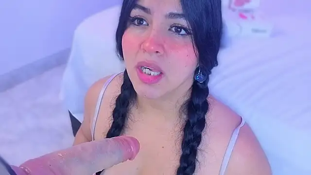 Snapshot of Sofiaa_Bloom chatting on 06-26-26, 06:34 Sofiaa Bloom online show from 06-26-26, 06:34