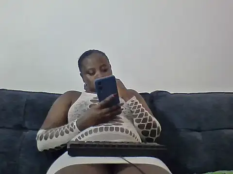 Snapshot of remmy_luna2 chatting on 05-31-26, 06:42 remmy luna2 online show from 05-31-26, 06:42