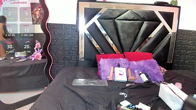 Snapshot of Queen_Jen chatting on 05-30-26, 08:28 Queen Jen online show from 05-30-26, 08:28