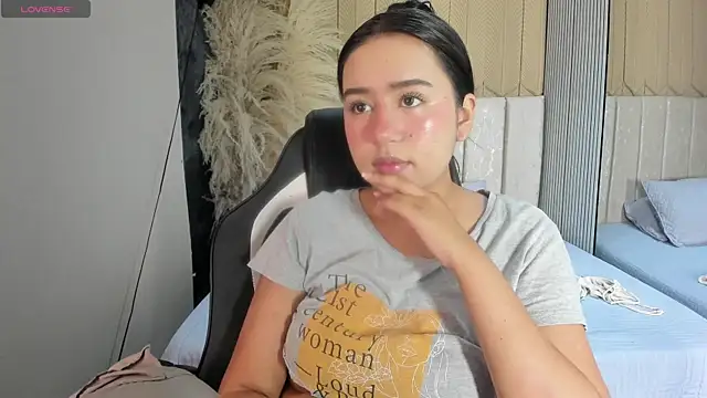 SweetNova1 online show from 07-06-26, 10:45