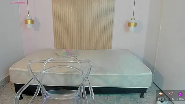 Snapshot of MiaLane3 chatting on 07-11-26, 11:24 MiaLane3 online show from 07-11-26, 11:24