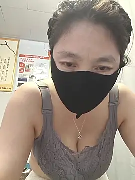 Snapshot of LL-001 chatting on 05-31-26, 02:31 LL-001 online show from 05-31-26, 02:31