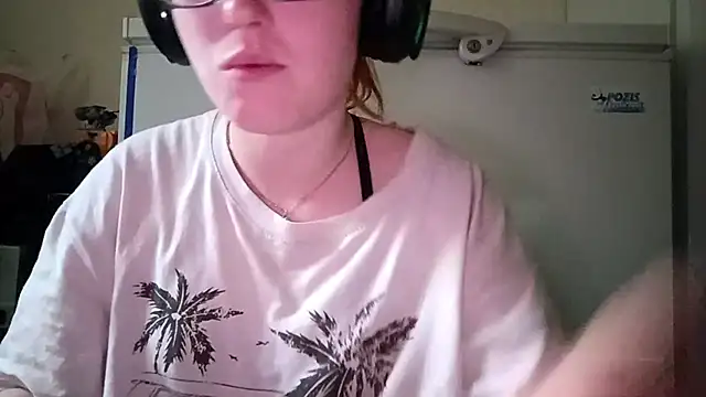 Snapshot of JennieSpotted chatting on 05-23-26, 04:33 JennieSpotted online show from 05-23-26, 04:33