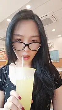 Snapshot of lylxili chatting on 06-17-26, 06:27 lylxili online show from 06-17-26, 06:27