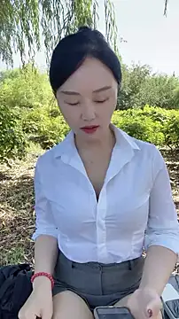 Snapshot of lylxili chatting on 07-19-26, 01:53 lylxili online show from 07-19-26, 01:53