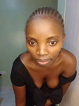 Snapshot of Alianamilly0 chatting on 05-17-26, 02:46 Alianamilly0 online show from 05-17-26, 02:46