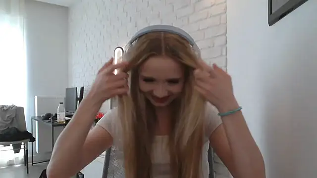 Snapshot of AmandaFix chatting on 05-20-26, 03:40 AmandaFix online show from 05-20-26, 03:40