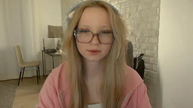 Snapshot of AmandaFix chatting on 05-23-26, 07:40 AmandaFix online show from 05-23-26, 07:40