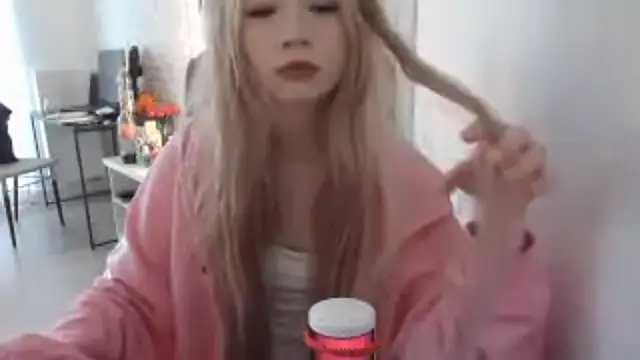 Snapshot of AmandaFix chatting on 05-28-26, 06:05 AmandaFix online show from 05-28-26, 06:05
