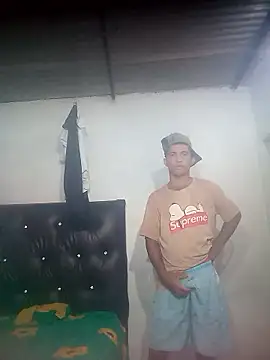 Snapshot of soymartinez2004 chatting on 06-07-26, 01:43 soymartinez2004 online show from 06-07-26, 01:43