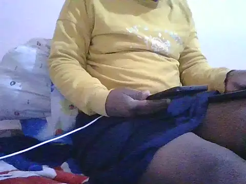 Snapshot of queenm5 chatting on 07-14-26, 03:33 queenm5 online show from 07-14-26, 03:33