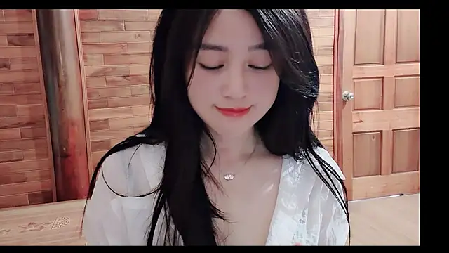 Snapshot of Bee-Cherry chatting on 06-14-26, 10:17 Bee-Cherry online show from 06-14-26, 10:17