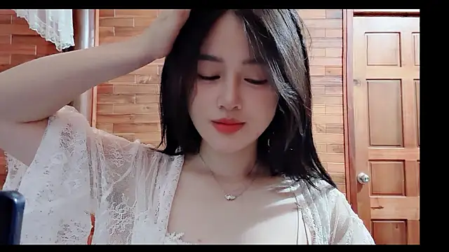 Snapshot of Bee-Cherry chatting on 06-17-26, 01:30 Bee-Cherry online show from 06-17-26, 01:30