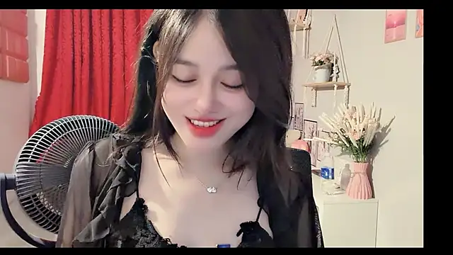 Snapshot of Bee-Cherry chatting on 06-23-26, 06:11 Bee-Cherry online show from 06-23-26, 06:11