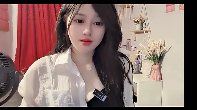 Snapshot of Bee-Cherry chatting on 06-27-26, 06:18 Bee-Cherry online show from 06-27-26, 06:18