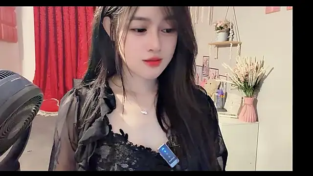 Snapshot of Bee-Cherry chatting on 06-29-26, 10:15 Bee-Cherry online show from 06-29-26, 10:15