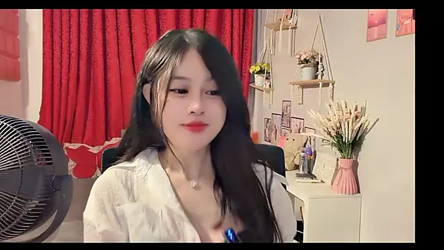 Snapshot of Bee-Cherry chatting on 07-01-26, 06:37 Bee-Cherry online show from 07-01-26, 06:37