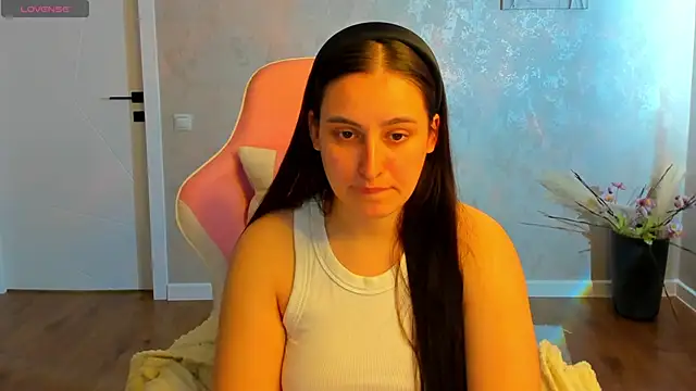 Snapshot of Elizabet_Colllins chatting on 05-27-26, 01:57 Elizabet Colllins online show from 05-27-26, 01:57