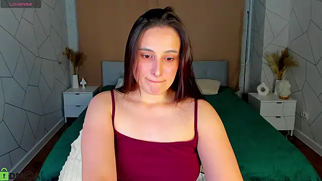 Elizabet Colllins online show from 06-15-26, 04:31