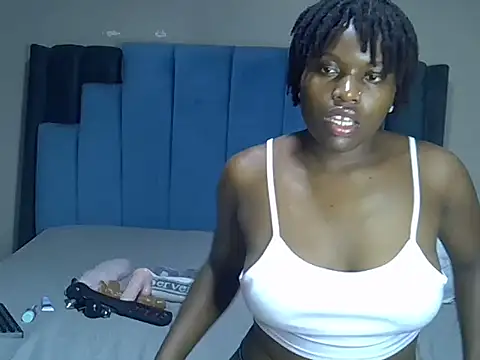 Snapshot of melanin_moon chatting on 05-22-26, 12:29 melanin moon online show from 05-22-26, 12:29