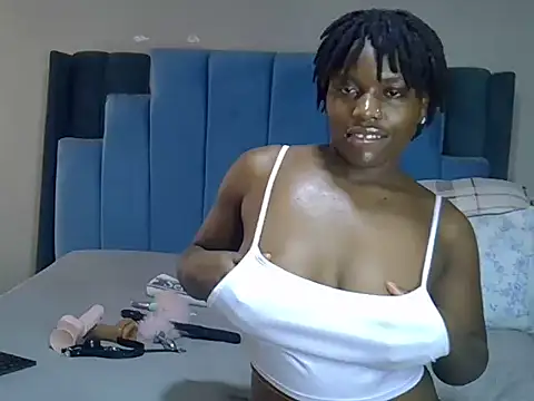 Snapshot of melanin_moon chatting on 05-22-26, 12:33 melanin moon online show from 05-22-26, 12:33