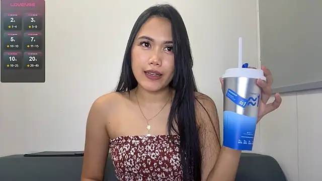Snapshot of CozyMia chatting on 05-20-26, 04:57 CozyMia online show from 05-20-26, 04:57