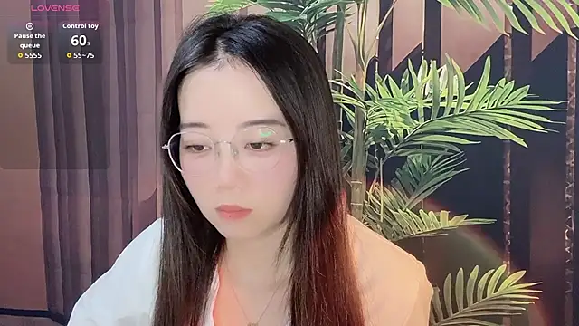 Snapshot of 77-Vicky chatting on 05-25-26, 06:52 77-Vicky online show from 05-25-26, 06:52