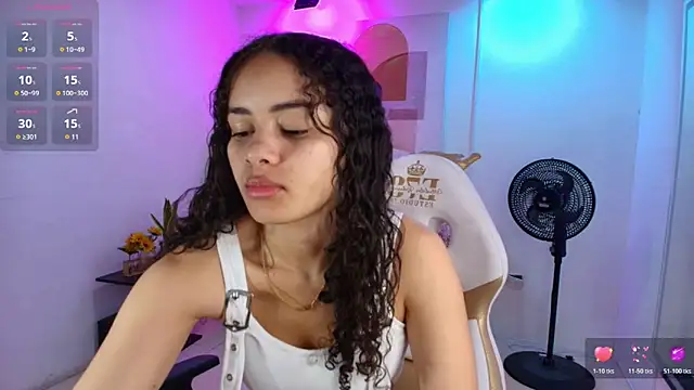 Snapshot of Baby_curly chatting on 06-12-26, 07:02 Baby curly online show from 06-12-26, 07:02