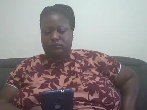 Snapshot of fat_ebonyqueen chatting on 06-11-26, 06:22 fat ebonyqueen online show from 06-11-26, 06:22