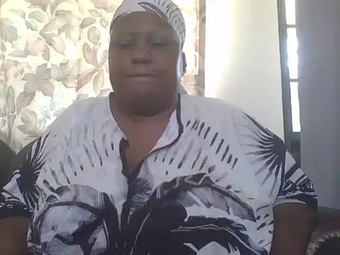 Snapshot of fat_ebonyqueen chatting on 07-10-26, 07:34 fat ebonyqueen online show from 07-10-26, 07:34