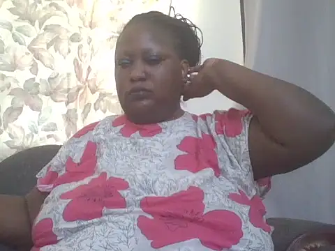 Snapshot of fat_ebonyqueen chatting on 07-11-26, 07:44 fat ebonyqueen online show from 07-11-26, 07:44