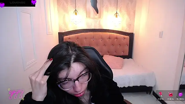 Snapshot of Allyshon_ chatting on 07-16-26, 08:04 Allyshon online show from 07-16-26, 08:04