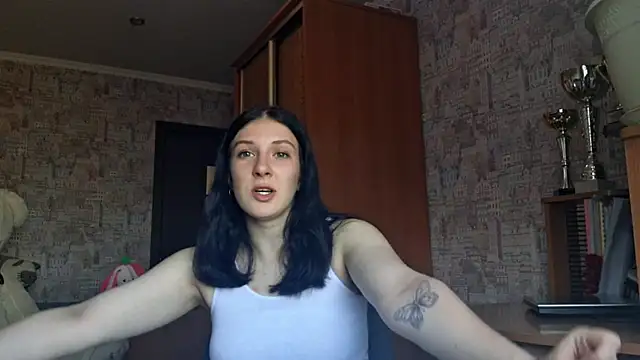 Snapshot of MoroseViki chatting on 05-22-26, 01:17 MoroseViki online show from 05-22-26, 01:17