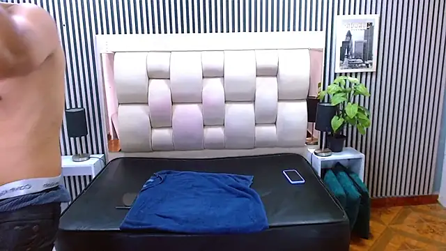 Alexa And Alex online show from 05-20-26, 12:44