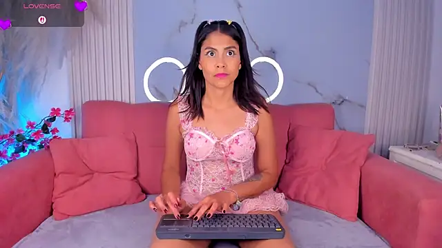 LunaRossie  online show from 06-19-26, 08:34
