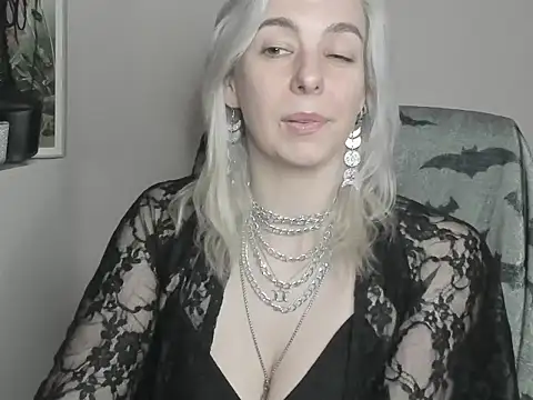 Snapshot of velvetanne chatting on 07-14-26, 10:21 velvetanne online show from 07-14-26, 10:21