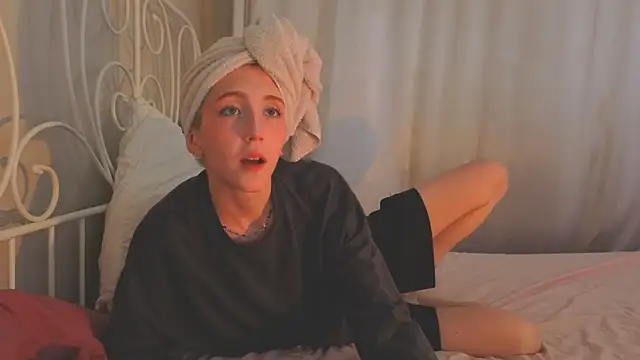 Snapshot of Elen__Moore chatting on 07-12-26, 05:42 Elen Moore online show from 07-12-26, 05:42